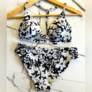 Lululemon Swimsuit black and white bikini set XS size 2